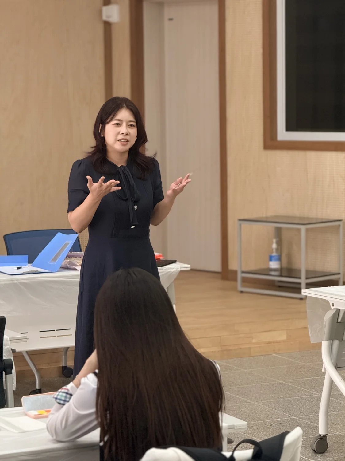 둔내중학교 동아리 분장실습에서 설명을 듣는 수업 현장